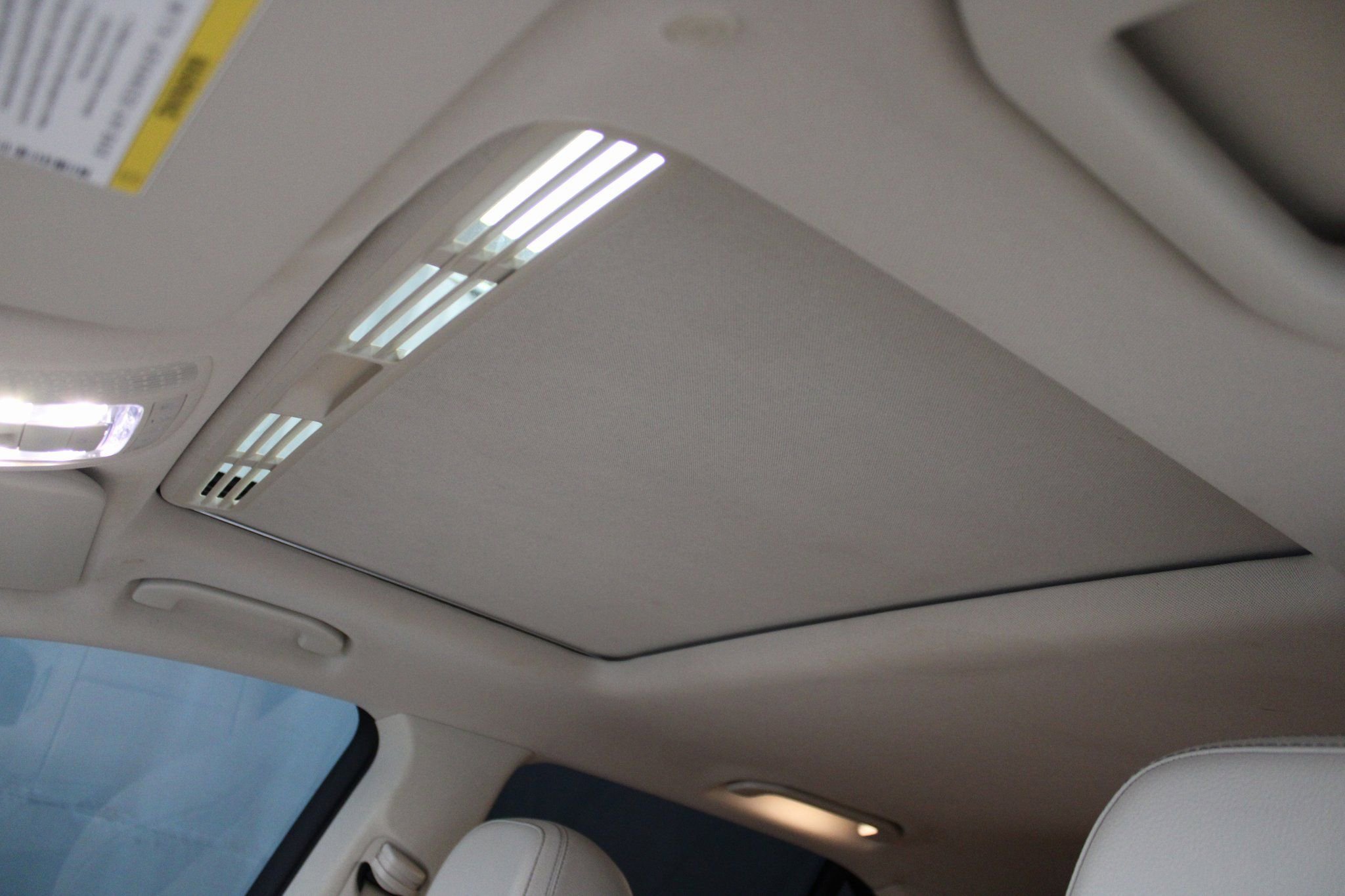 Used 2020 Mercedes-Benz GLE 350 4MATIC w/ Premium Package image 10