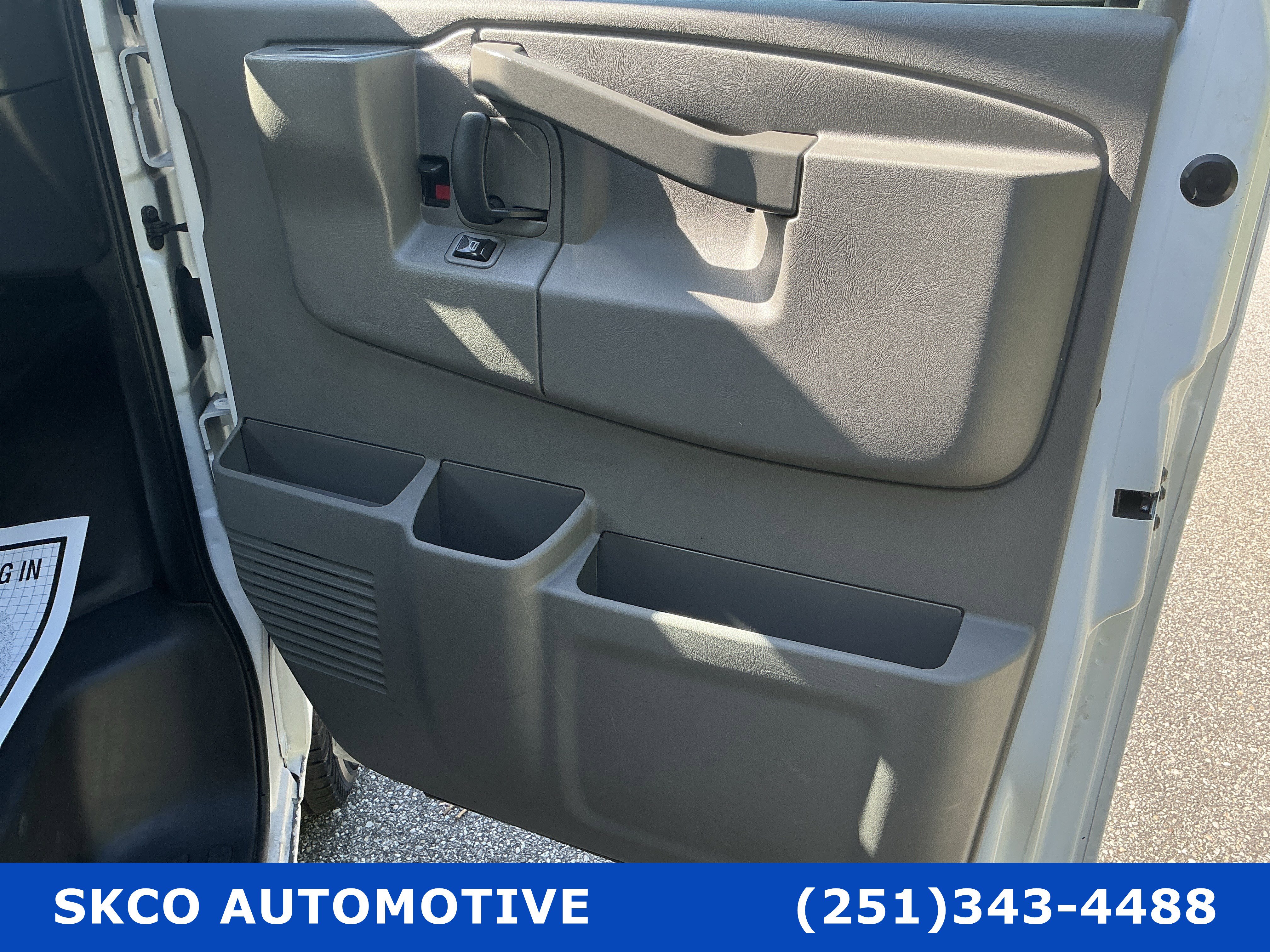 Used 2020 Chevrolet Express 2500 w/ Communications Package RWD image 12
