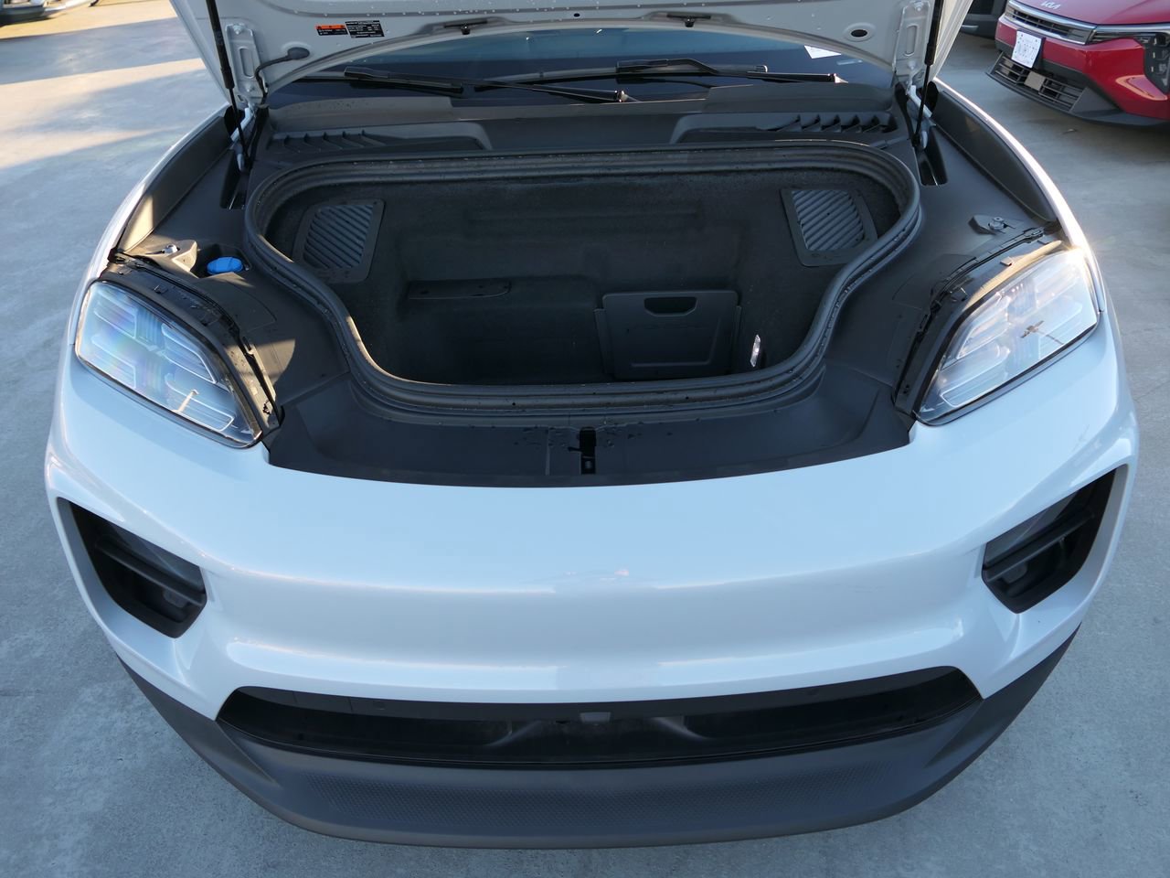 Used 2024 Porsche Macan 4 Electric image 33