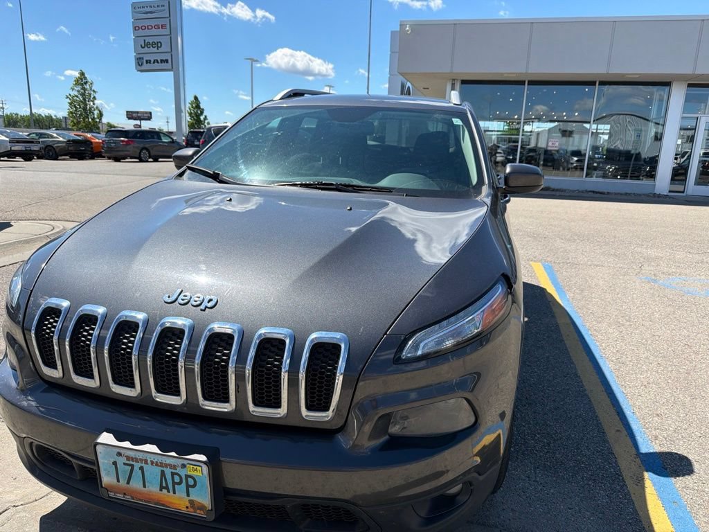 Used 2015 Jeep Cherokee Latitude AWD/4WD image 8