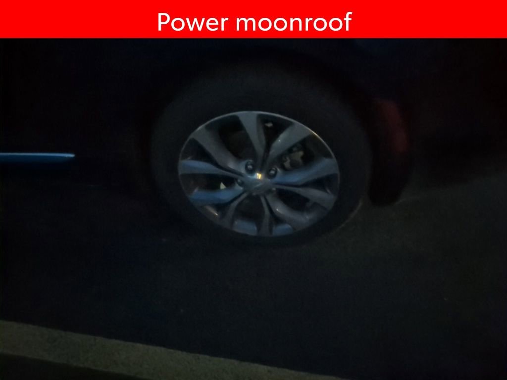 Used 2018 Chrysler Pacifica Limited w/ Tire & Wheel Group image 5