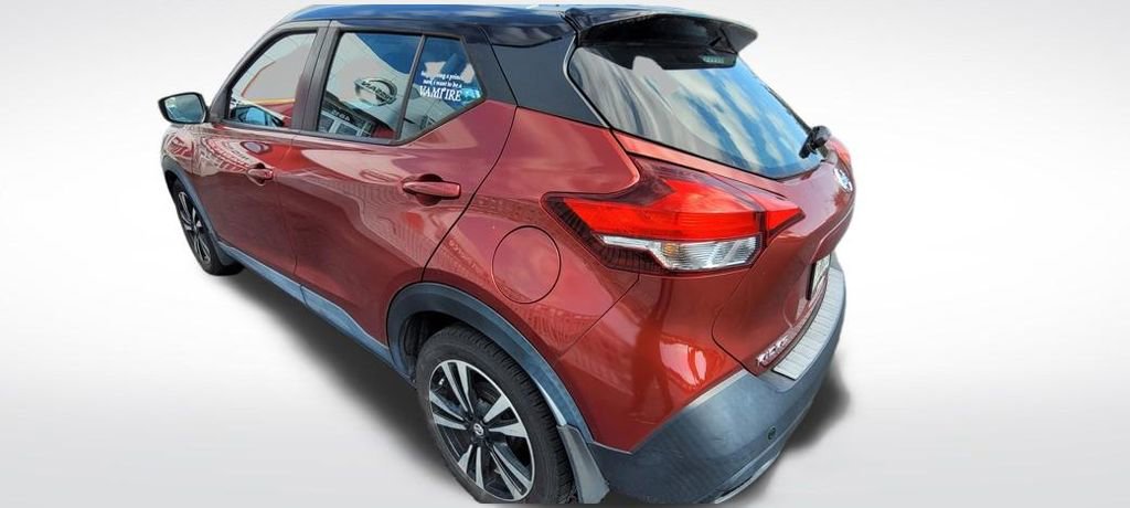 Used 2018 Nissan Kicks SV w/ Interior Electronics Package FWD image 2