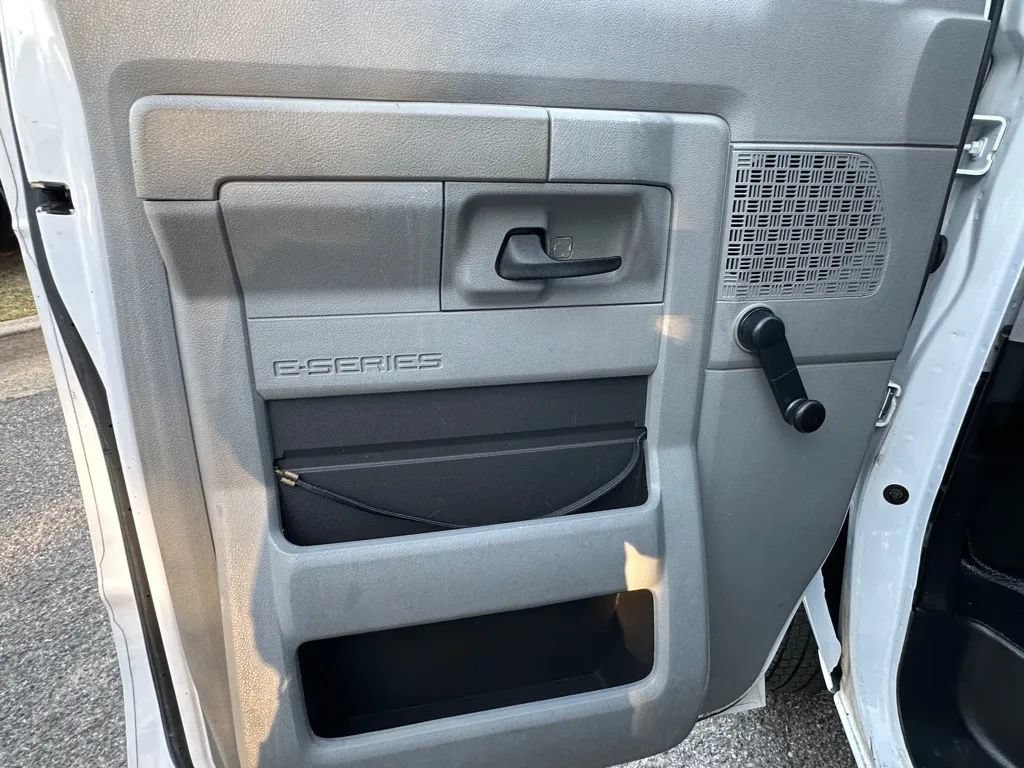 Used 2015 Ford E-350 and Econoline 350 Super Duty RWD image 11