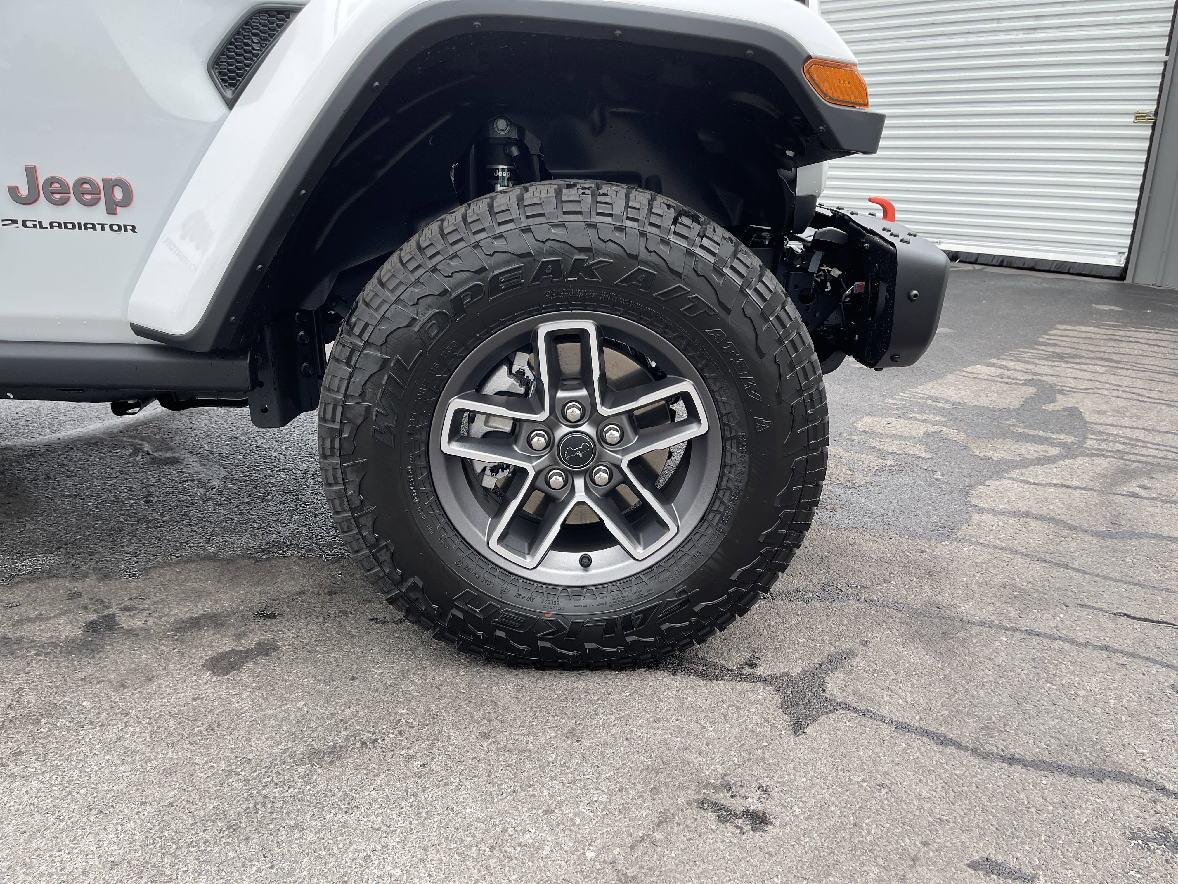 New 2025 Jeep Gladiator Mojave image 10