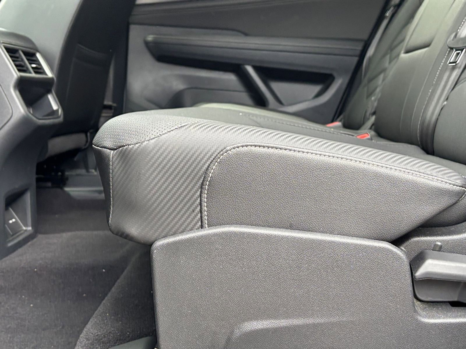 Used 2025 Volkswagen Atlas Cross Sport SE image 25