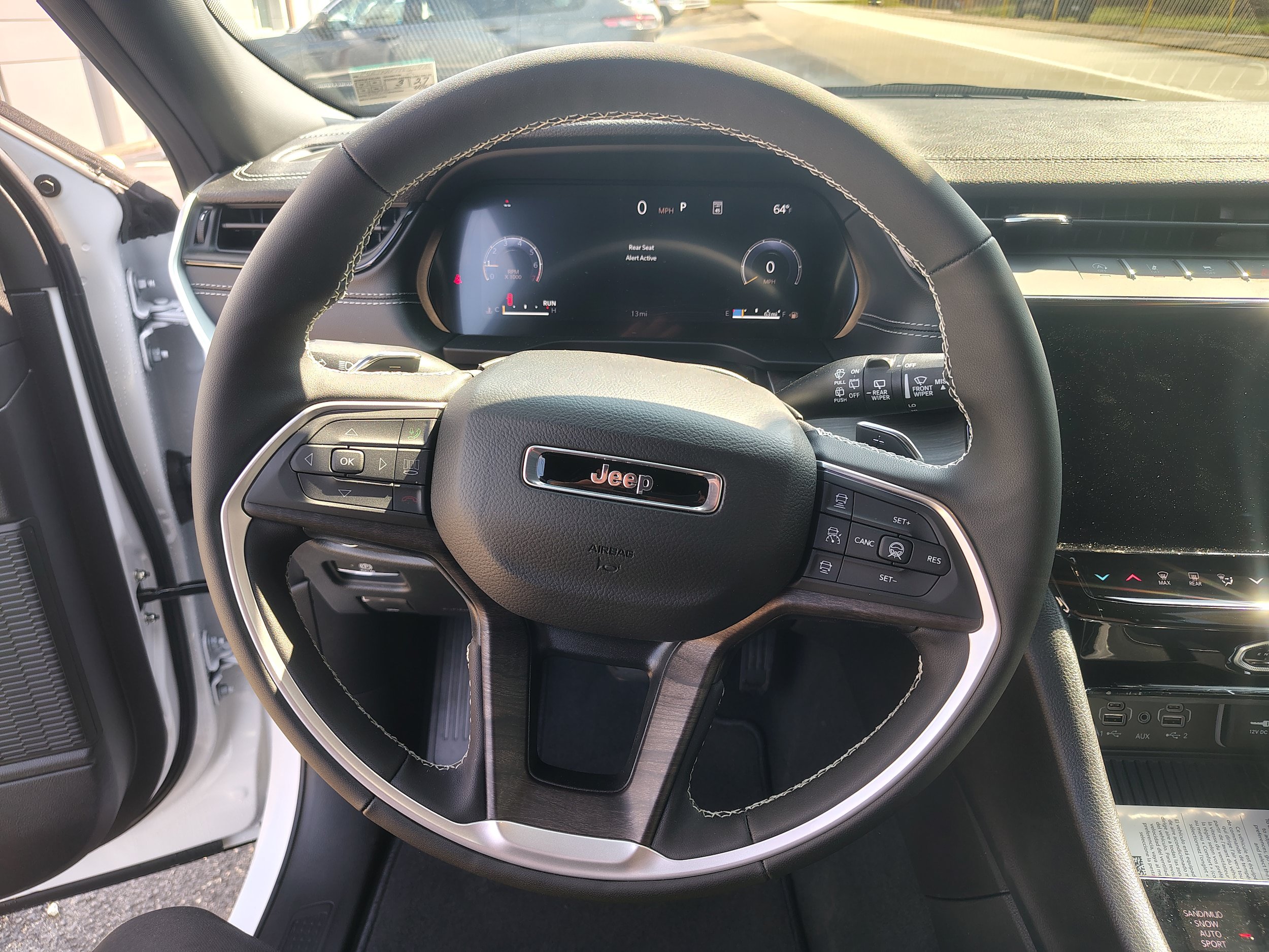 New 2026 Jeep Grand Cherokee L 4WD image 37