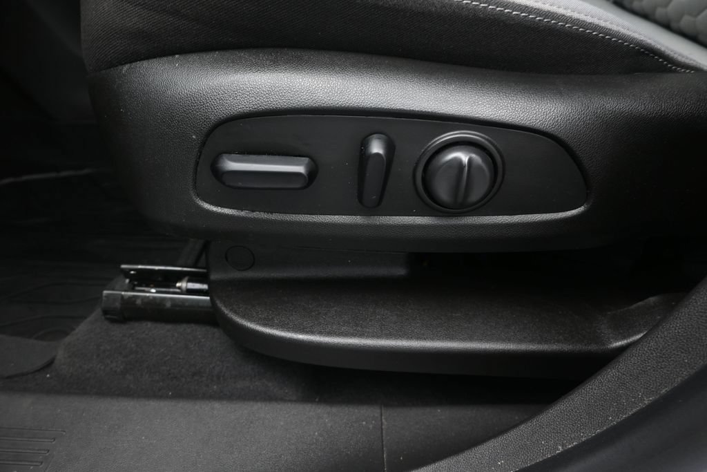 Used 2021 Chevrolet Equinox LS w/ LS Convenience Package FWD image 22