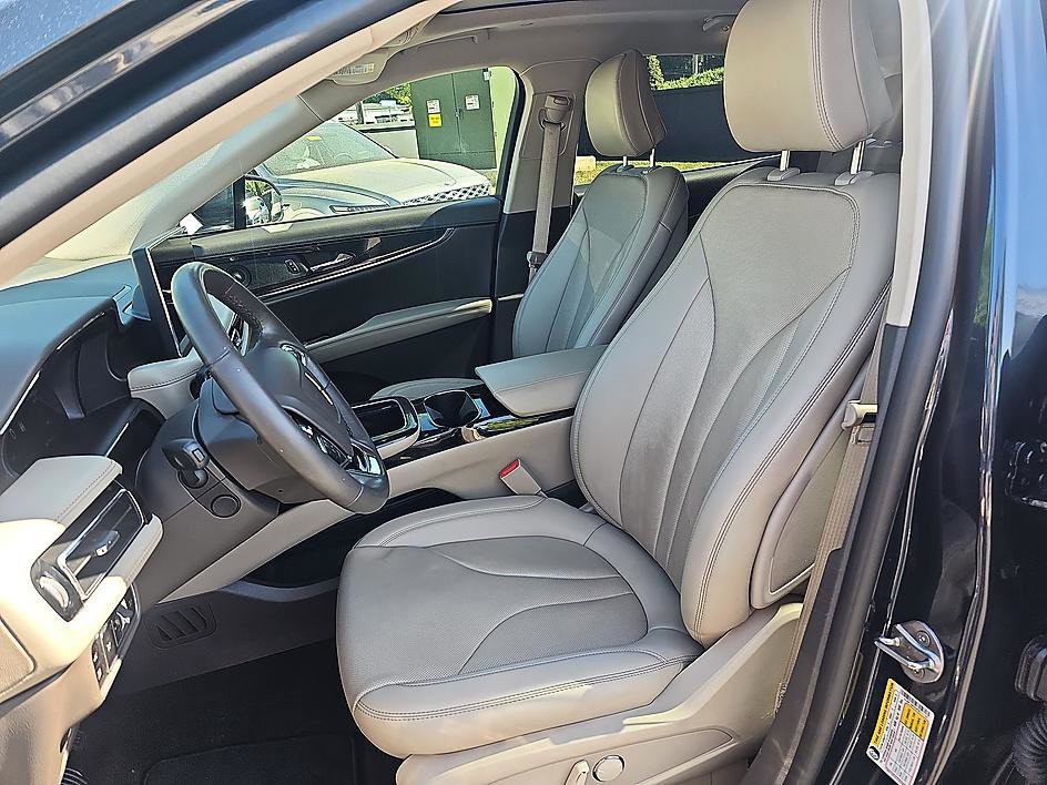 Used 2023 Lincoln Nautilus Reserve w/ Equipment Group 201A FWD image 16