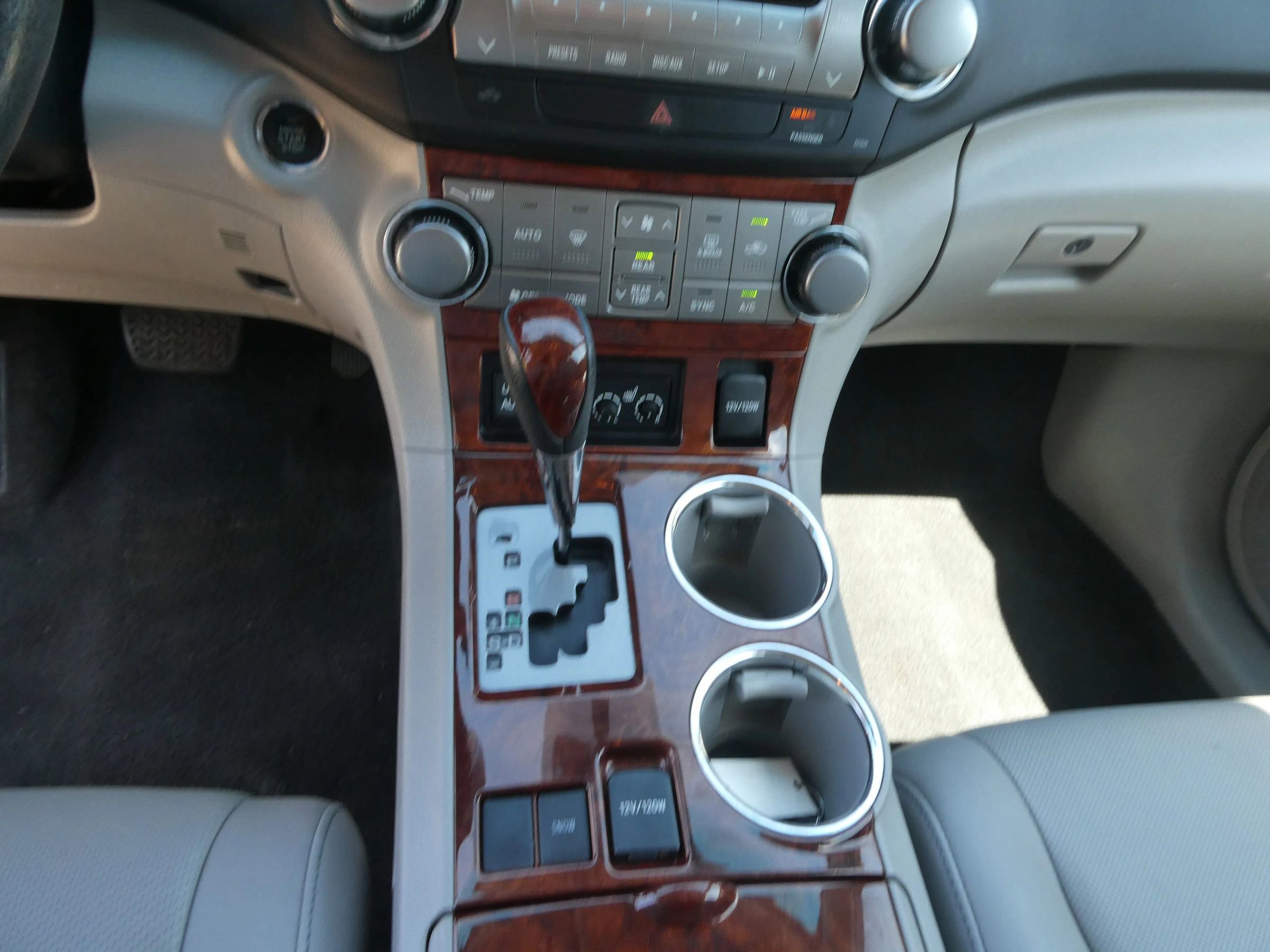 Used 2012 Toyota Highlander Limited w/ Tow Pkg FWD image 23