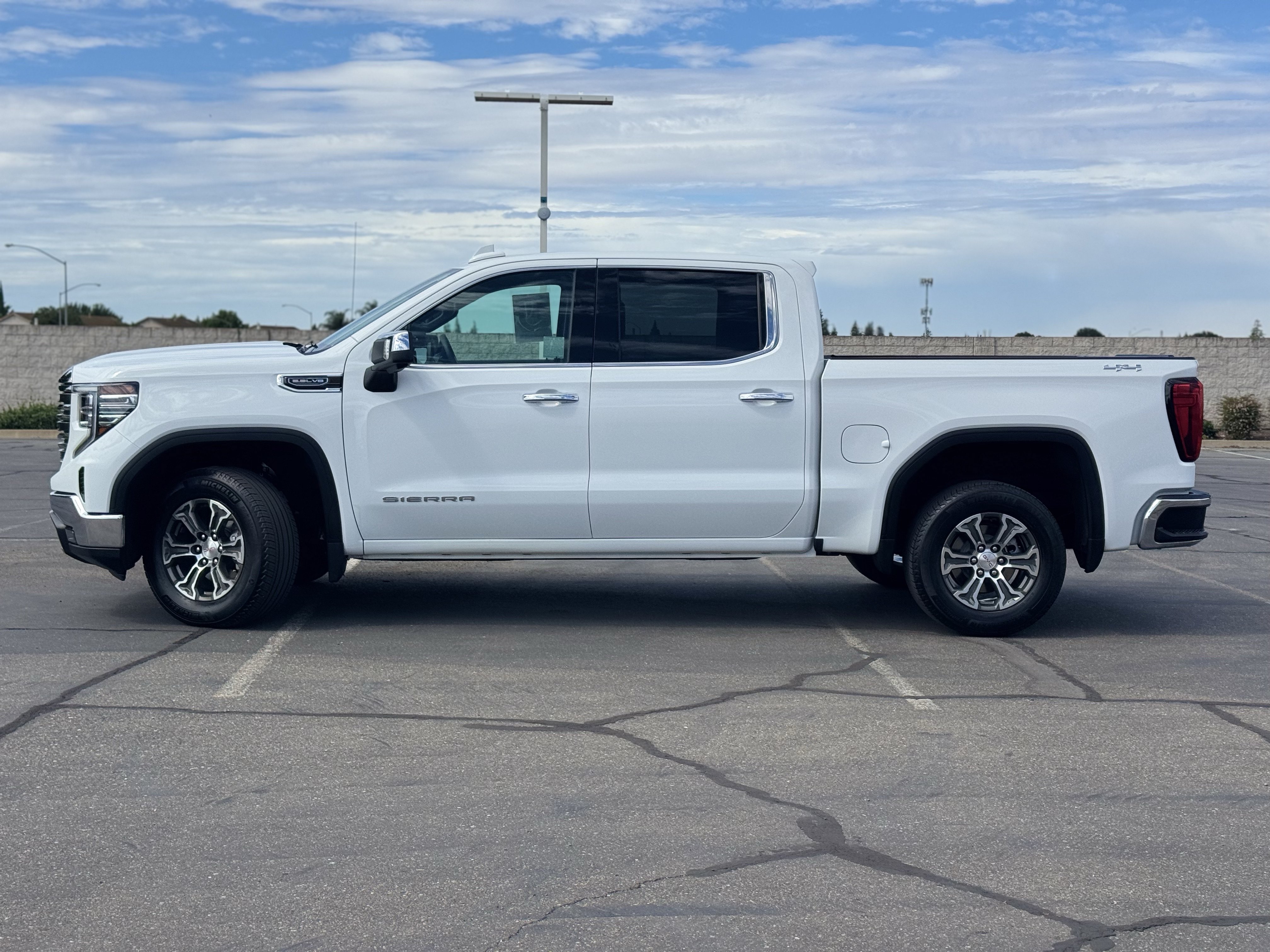 Certified 2026 GMC Sierra 1500 SLT AWD/4WD image 4