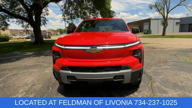 Used 2025 Chevrolet Silverado EV LT AWD/4WD image 3