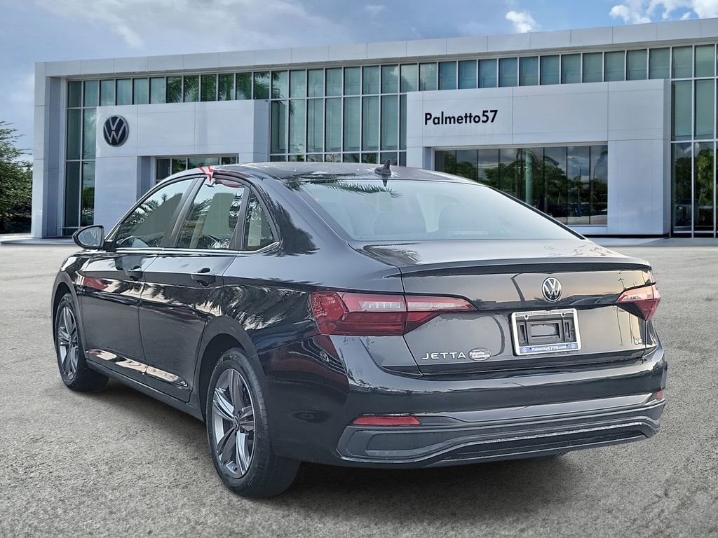 Used 2022 Volkswagen Jetta SE w/ Panoramic Sunroof Package image 4