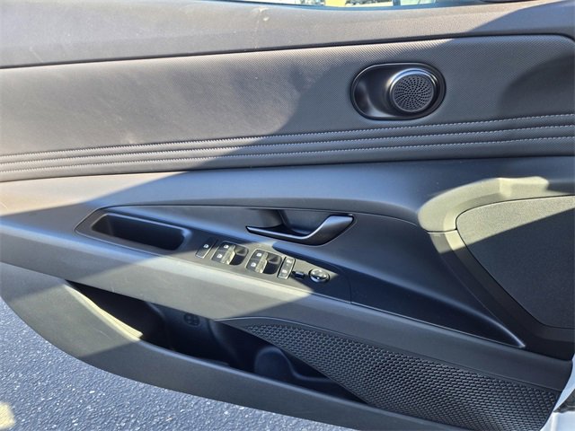 Certified 2025 Hyundai Elantra Sport image 24