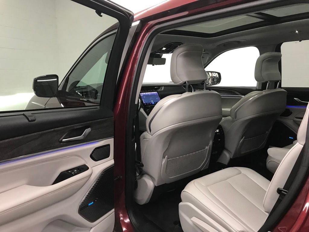 Used 2021 Jeep Grand Cherokee L Overland w/ Luxury Tech Group IV image 28