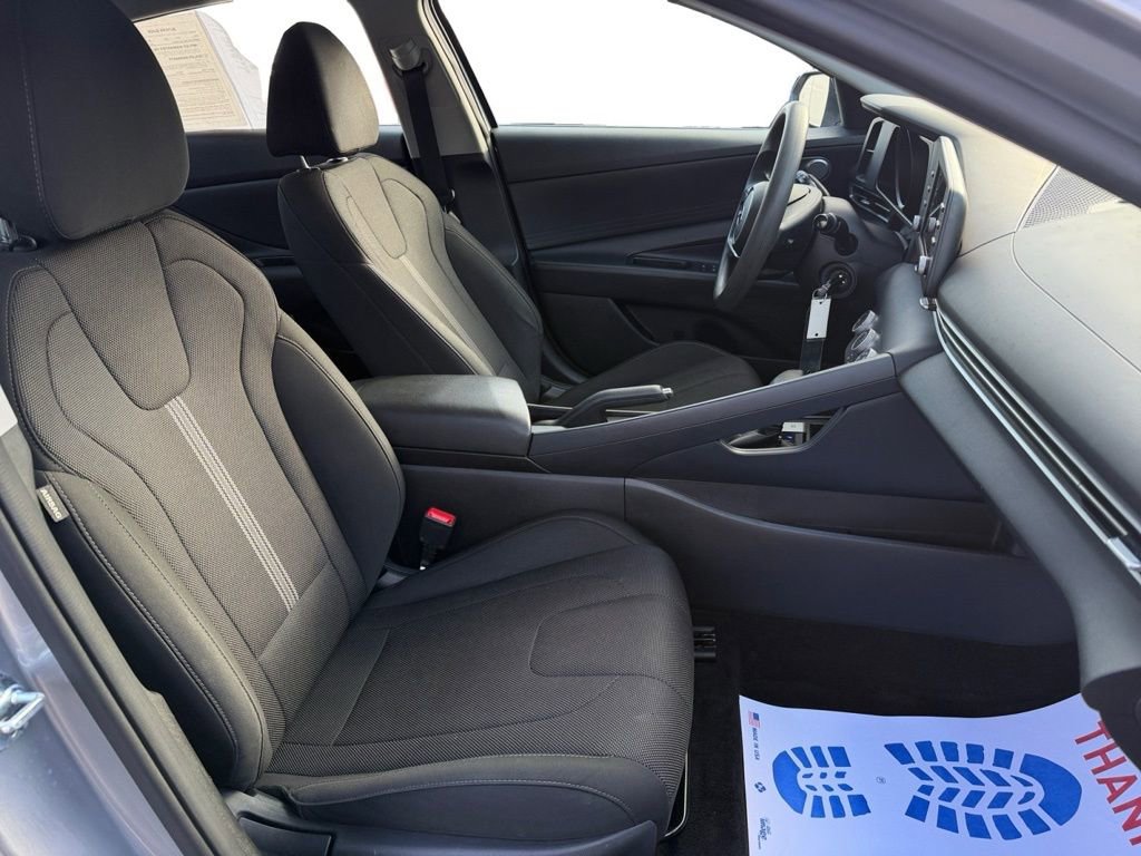 Used 2022 Hyundai Elantra SE w/ Preferred Accessory Package image 12