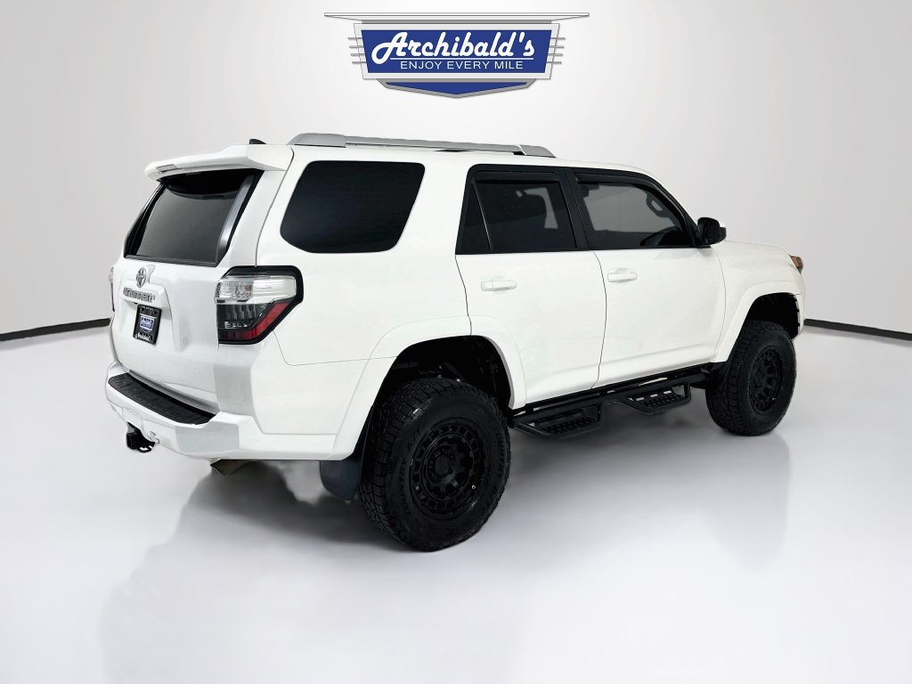 Used 2017 Toyota 4Runner SR5 AWD/4WD image 8