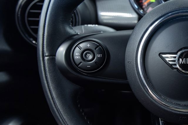 Used 2020 MINI Cooper 4-Door Hardtop image 15