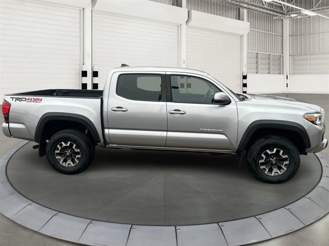 Used 2019 Toyota Tacoma TRD Off-Road w/ Technology Package image 6