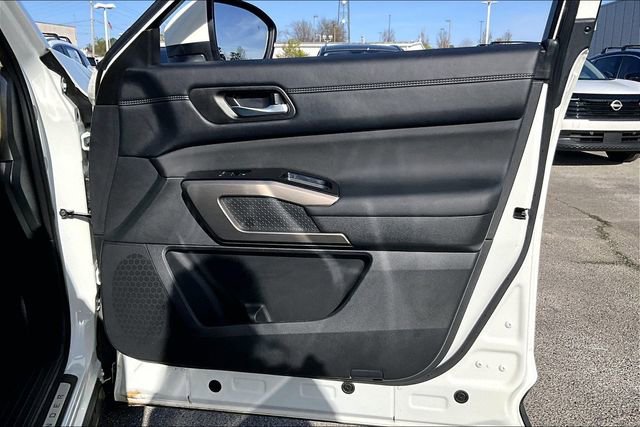 Certified 2024 Nissan Pathfinder Platinum w/ Cargo Package image 28