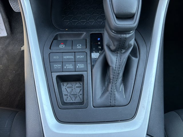 Used 2025 Toyota RAV4 XLE AWD/4WD image 31
