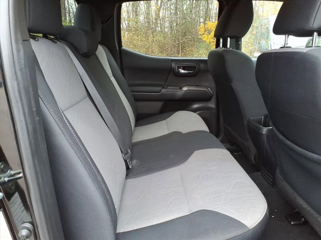 Used 2023 Toyota Tacoma TRD Off-Road image 9