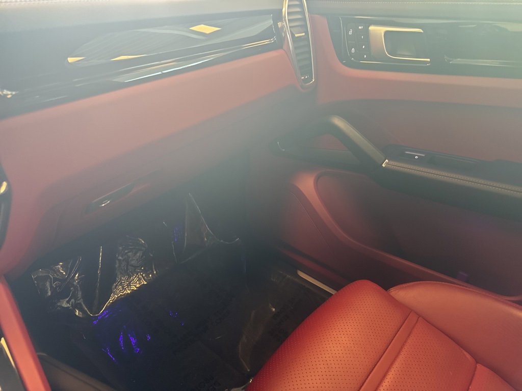 Used 2022 Porsche Cayenne Coupe image 32