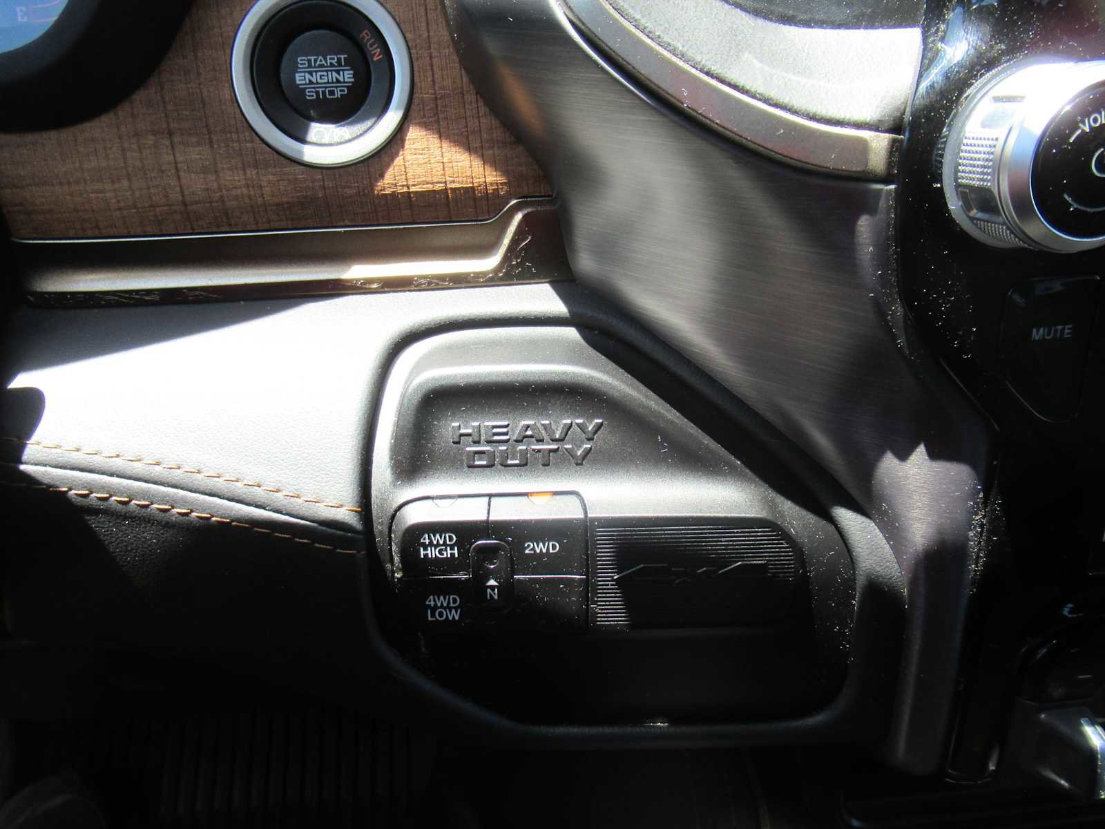 Used 2023 RAM 3500 Limited AWD/4WD image 32