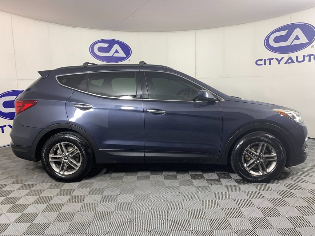 Used 2017 Hyundai Santa Fe Sport FWD image 2