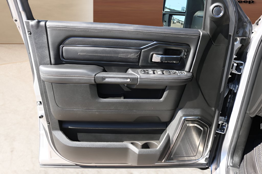 Used 2024 RAM 3500 Limited AWD/4WD image 12