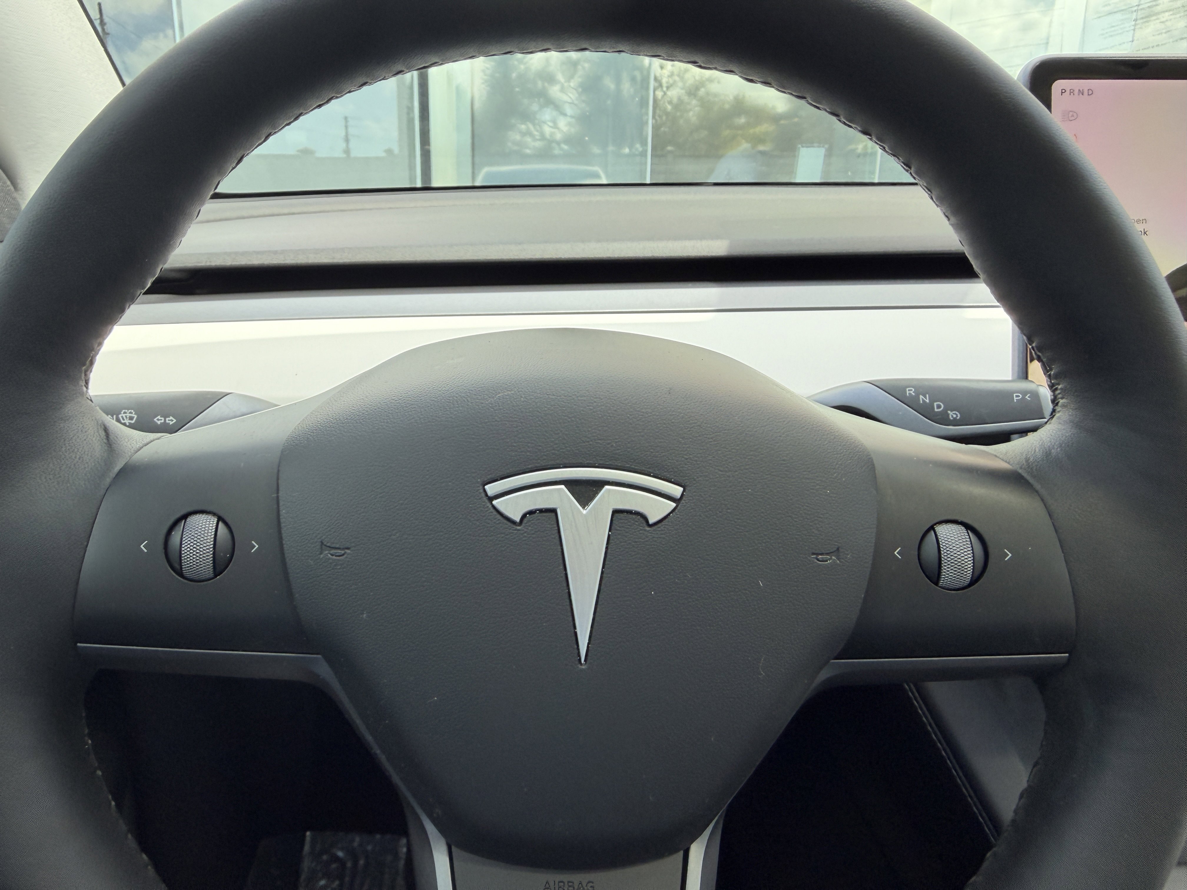 Used 2022 Tesla Model Y Long Range image 34