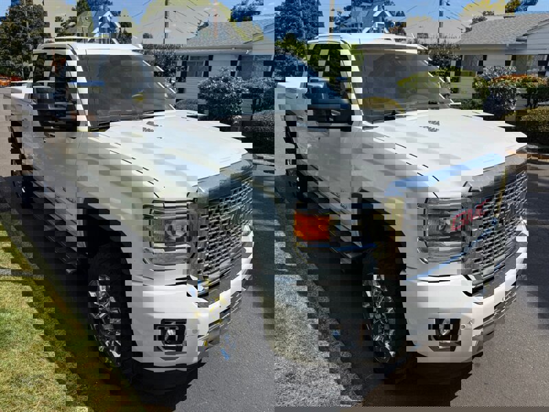 Used 2015 GMC Sierra 2500 Denali w/ Duramax Plus Package image 6