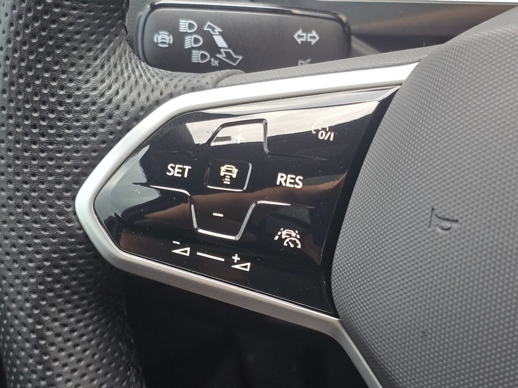 Used 2024 Volkswagen Tiguan SEL R-Line AWD/4WD image 13