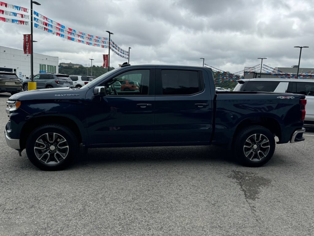 Used 2023 Chevrolet Silverado 1500 LT AWD/4WD image 4