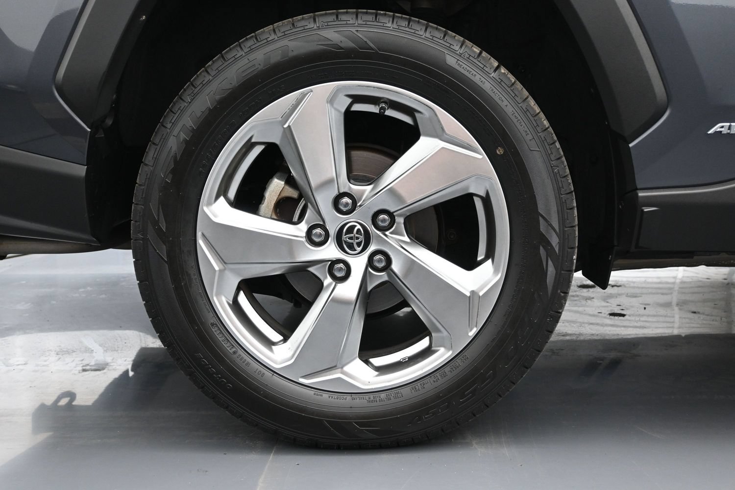 Used 2019 Toyota RAV4 Limited AWD/4WD image 18
