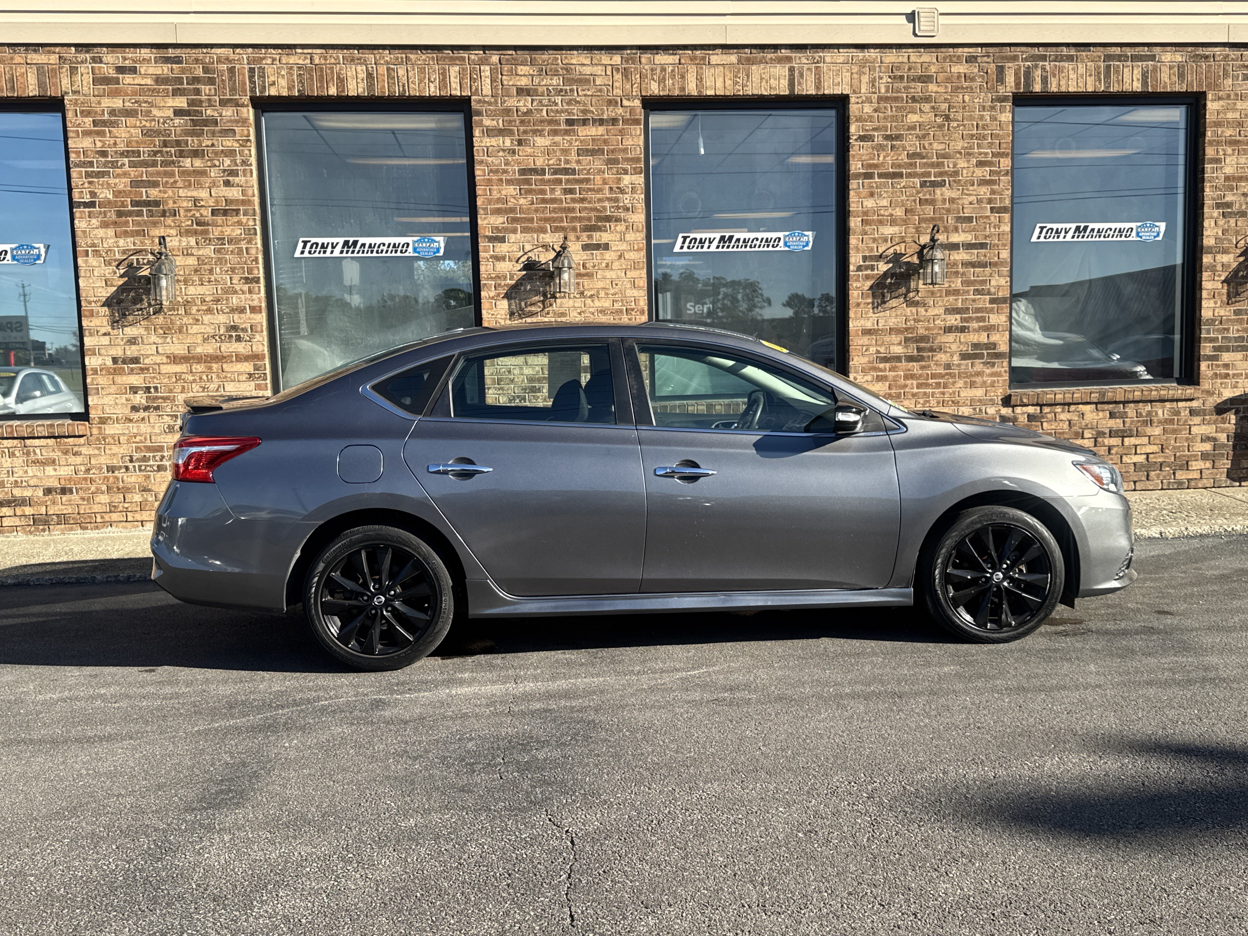 Used 2018 Nissan Sentra SR w/ SR Midnight Edition Package FWD image 6