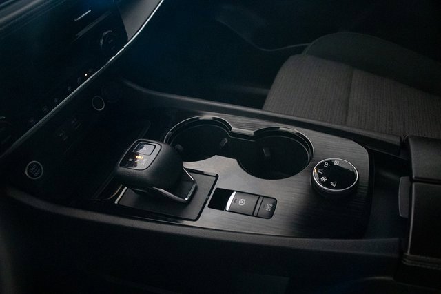 Used 2022 Nissan Rogue SV image 30