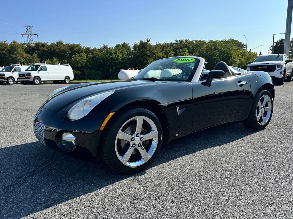 Used 2007 Pontiac Solstice Convertible w/ Premium Package image 2