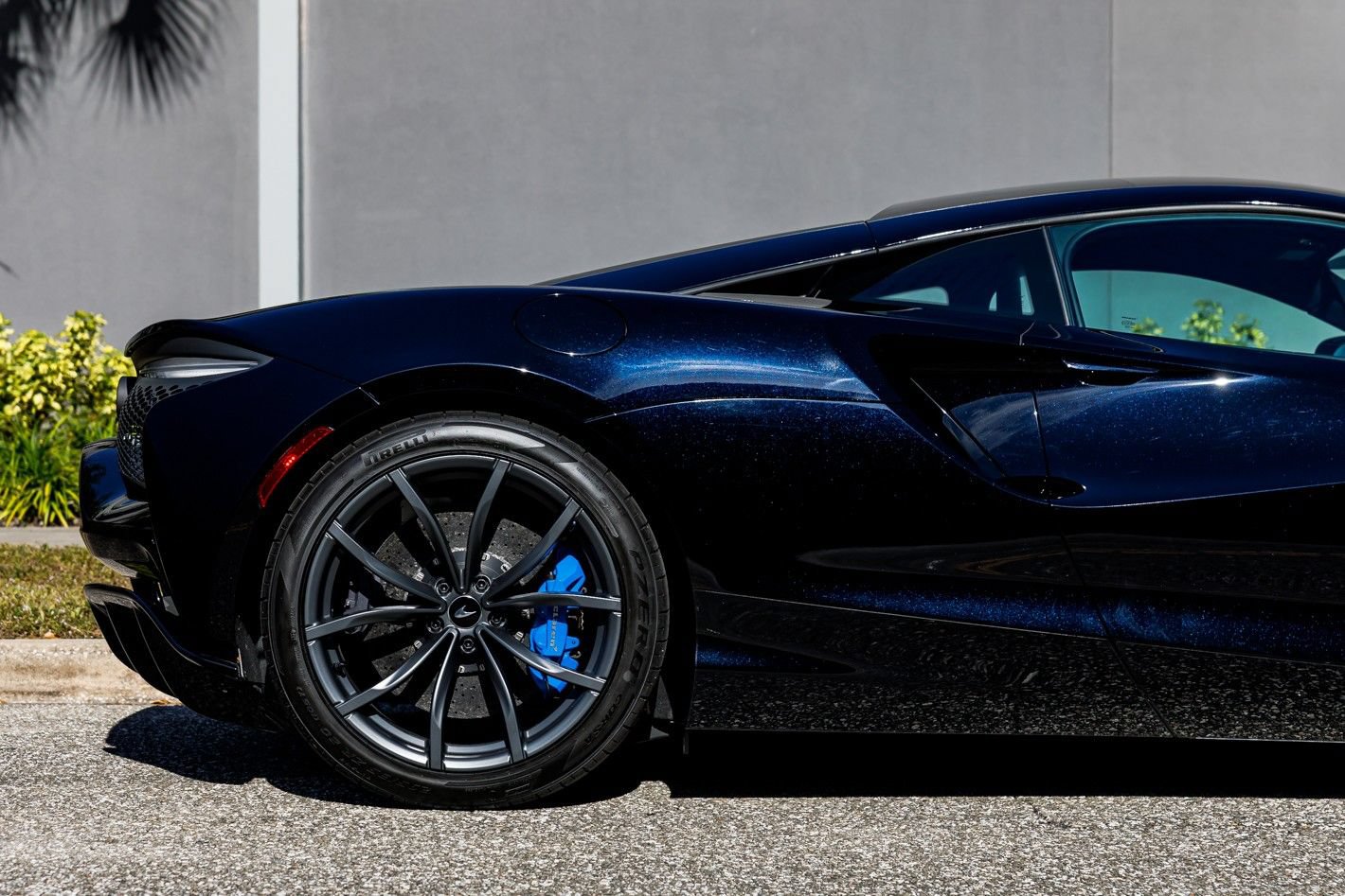 Used 2023 McLaren Artura RWD image 5