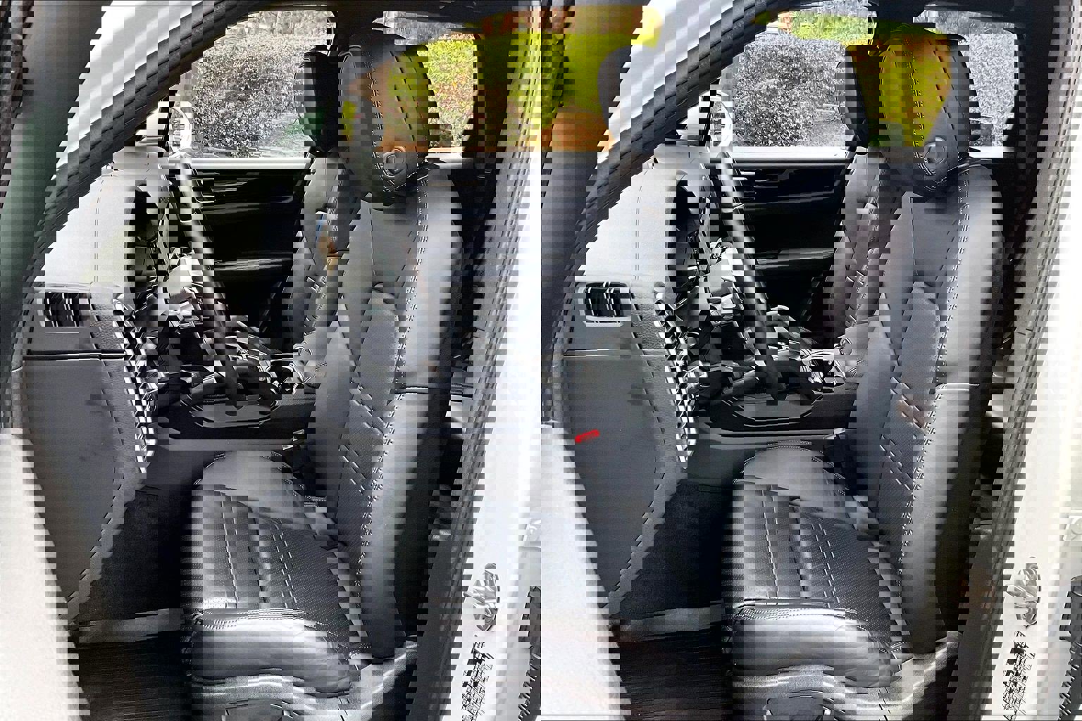 Used 2022 Porsche Cayenne Platinum Edition image 19