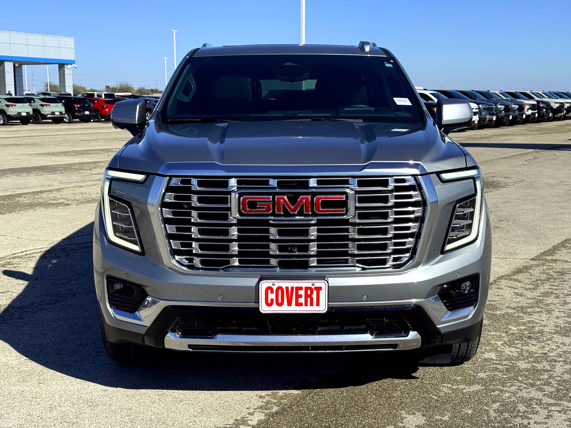 Used 2025 GMC Yukon XL Denali w/ Denali Reserve Package image 3