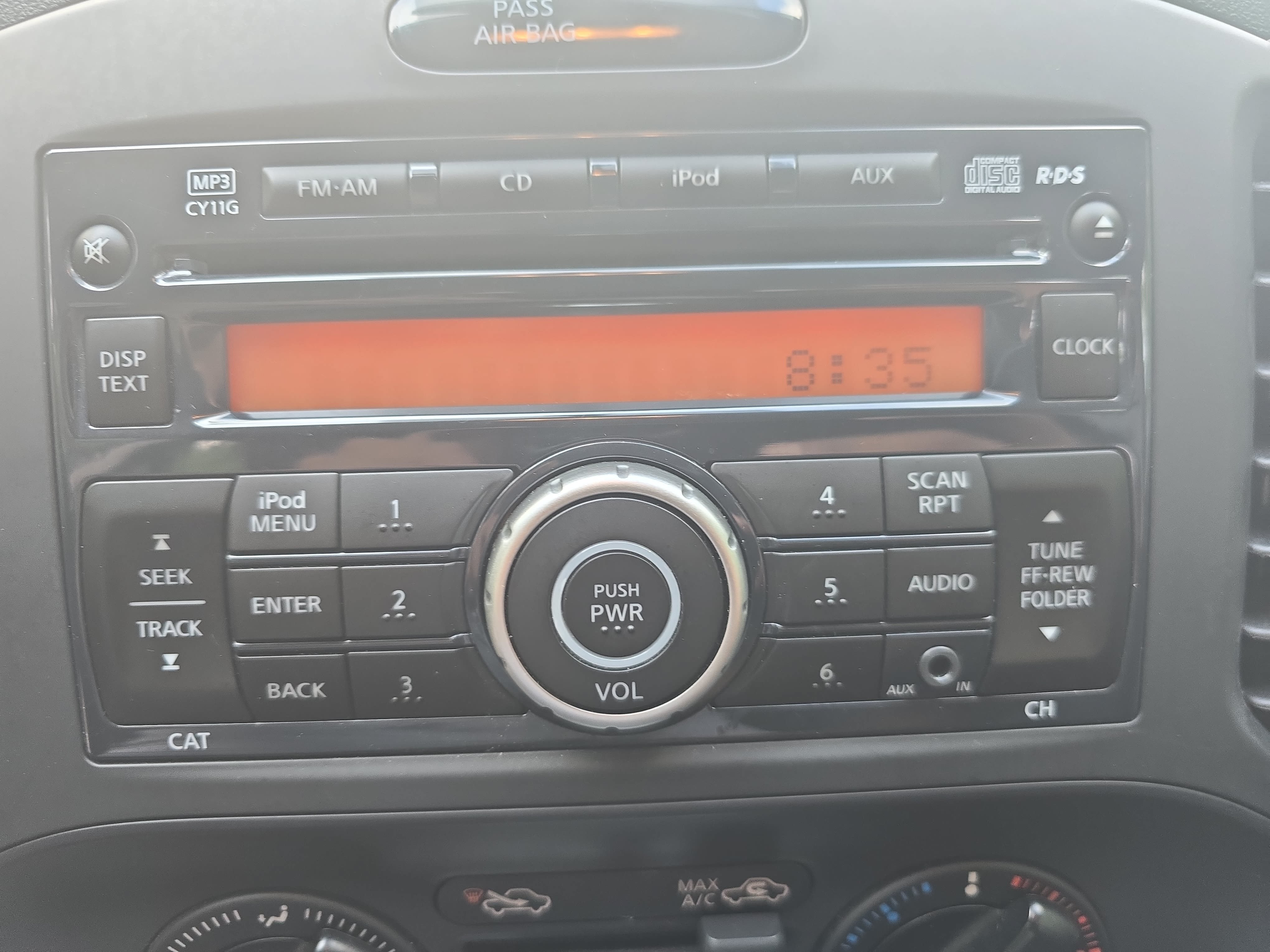 Used 2014 Nissan Juke S FWD image 22