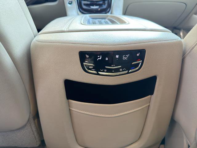 Used 2017 Cadillac Escalade Luxury image 30