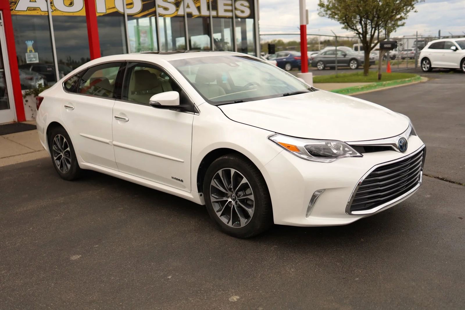 Used 2018 Toyota Avalon XLE Premium w/ Protection Package FWD image 3