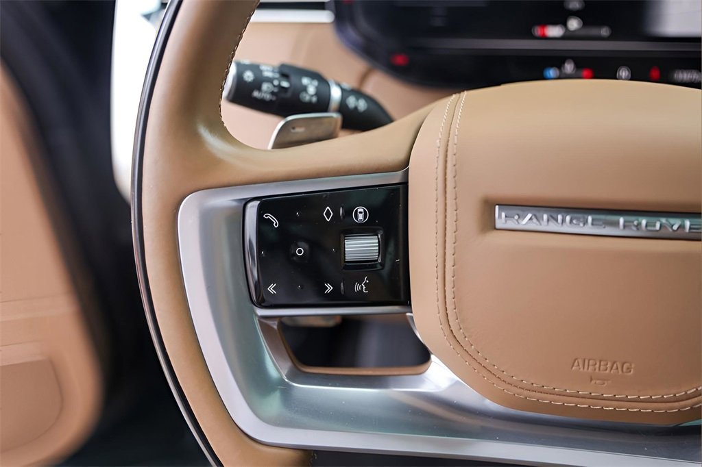 Used 2024 Land Rover Range Rover Long Wheelbase SE image 13