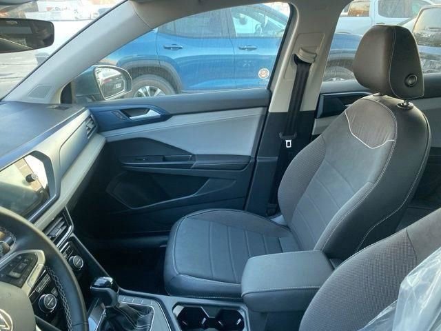 Used 2024 Volkswagen Taos SE image 19