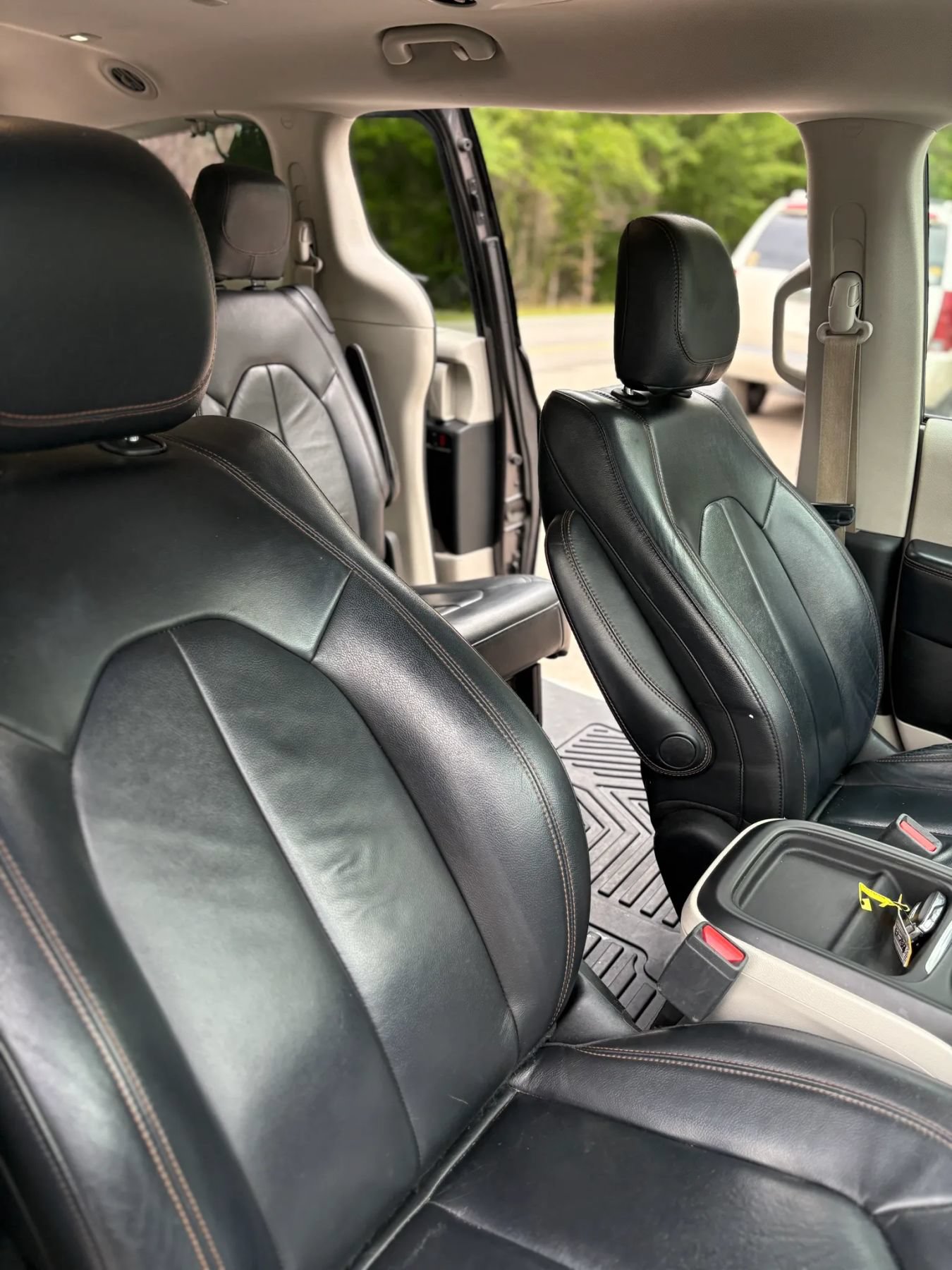Used 2017 Chrysler Pacifica Touring-L w/ Tire & Wheel Group FWD image 41