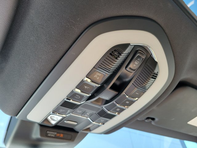 Certified 2020 Porsche Macan AWD/4WD image 35