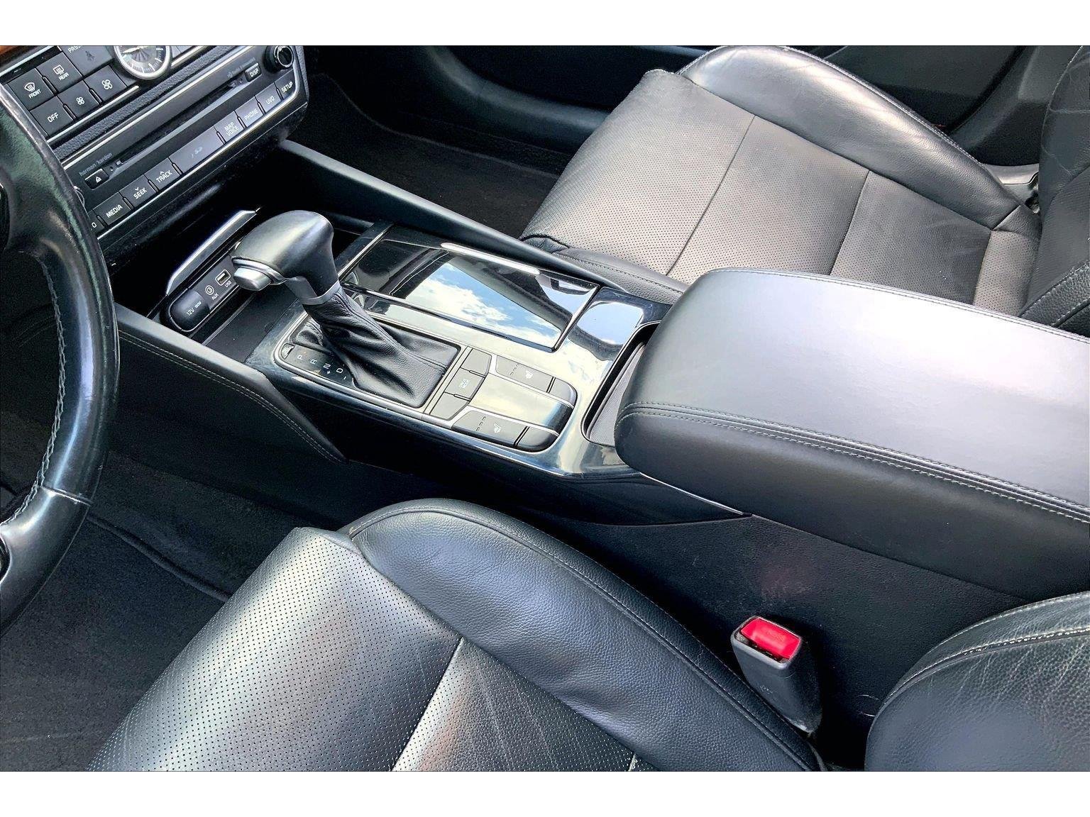 Used 2018 Kia Cadenza Premium w/ Luxury Package FWD image 14