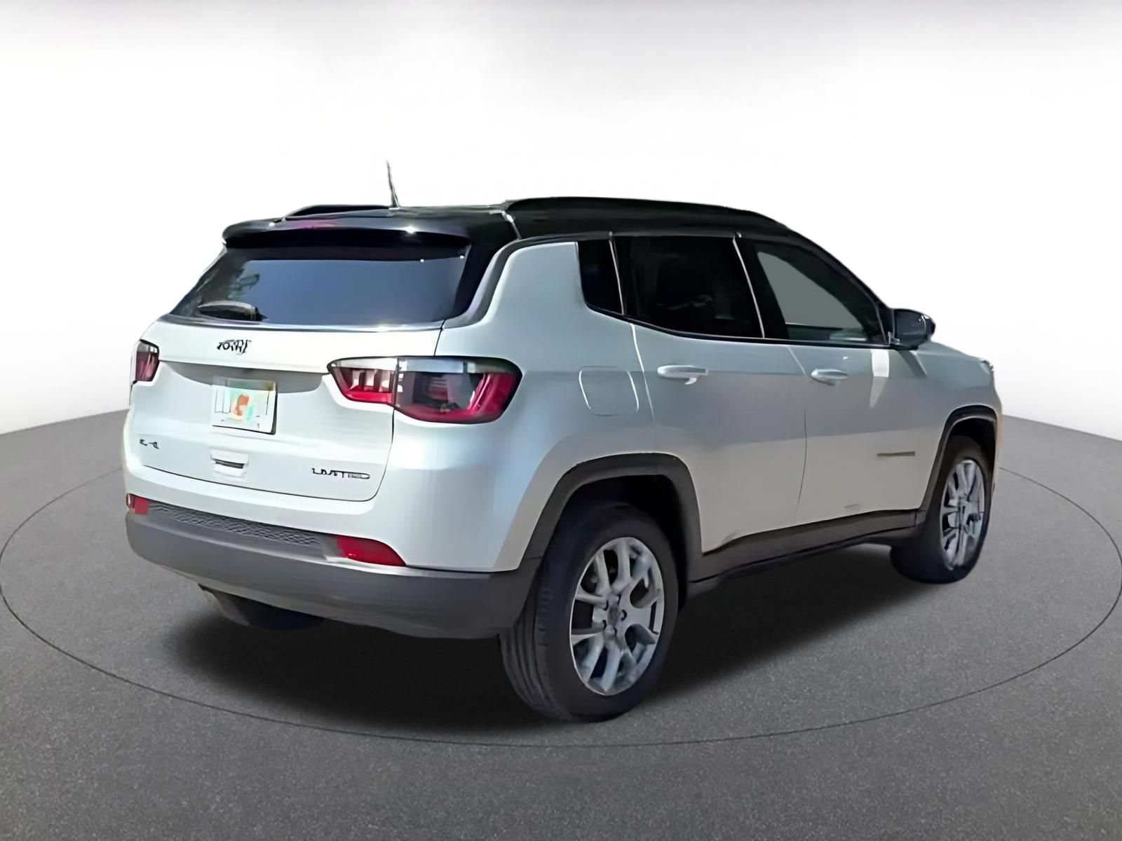 Used 2025 Jeep Compass Limited AWD/4WD image 11