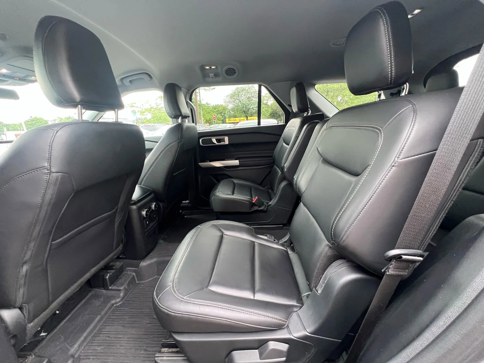 Used 2023 Ford Explorer XLT w/ Equipment Group 202A image 31